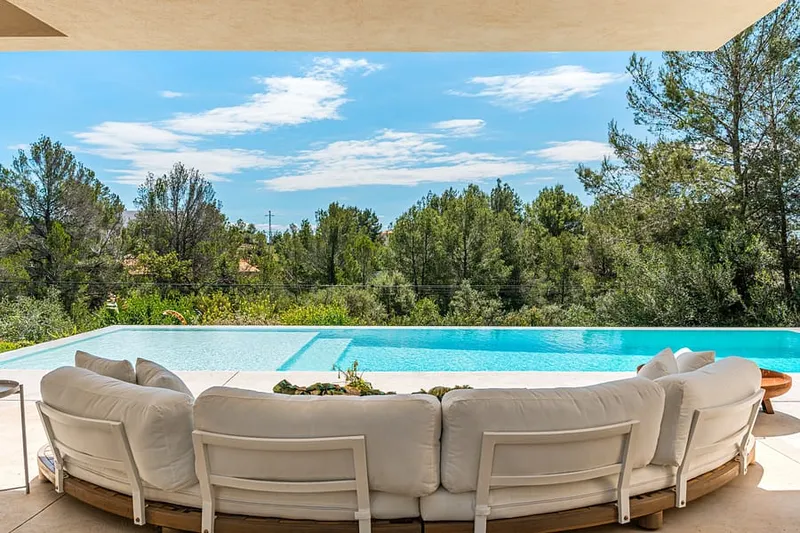 Stylish villa with a unique design — photo 7
