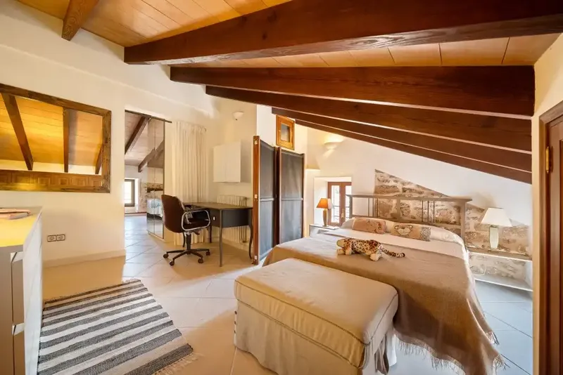 Exceptional house for sale in Alcudia, steps from the iconic historic wall, offering generous space — photo 6