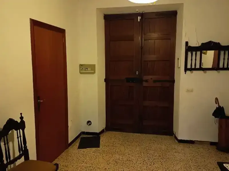 Casa de pueblo de construcción antigua. Situada en zona centro. Amplio patio y anexos (Trasteros, garaje) — photo 3
