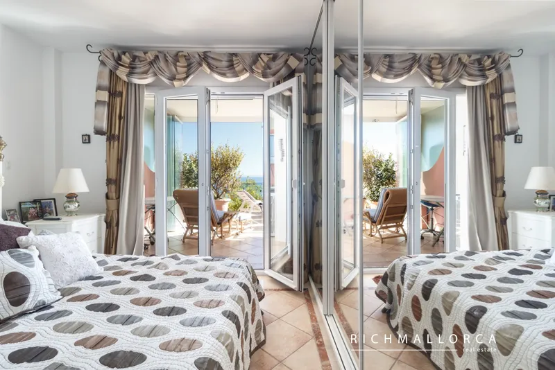 Ground floor with garden & sea views — photo 12