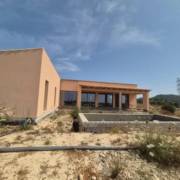 This rustic finca still pending completion, located on the outskirts of Llucmajor, has unobstructed views of the countryside, the land is — photo 5