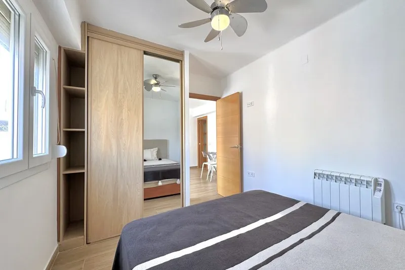Renovated 2-bedroom flat close to the beach in Portixol — photo 10