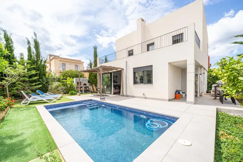Independent chalet from 2019, bright with pool, garden, parking in Son Ferrer, Calvià — photo 1