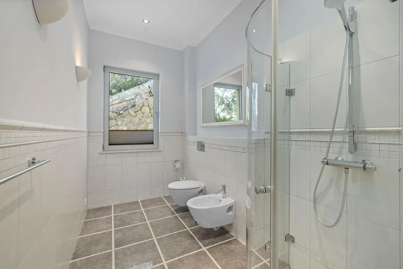 Representative luxury villa in an excellent location with breathtaking views — photo 12