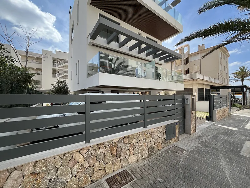 New contemporary duplex penthouse with private terrace, pool and sea views in Palma — photo 6
