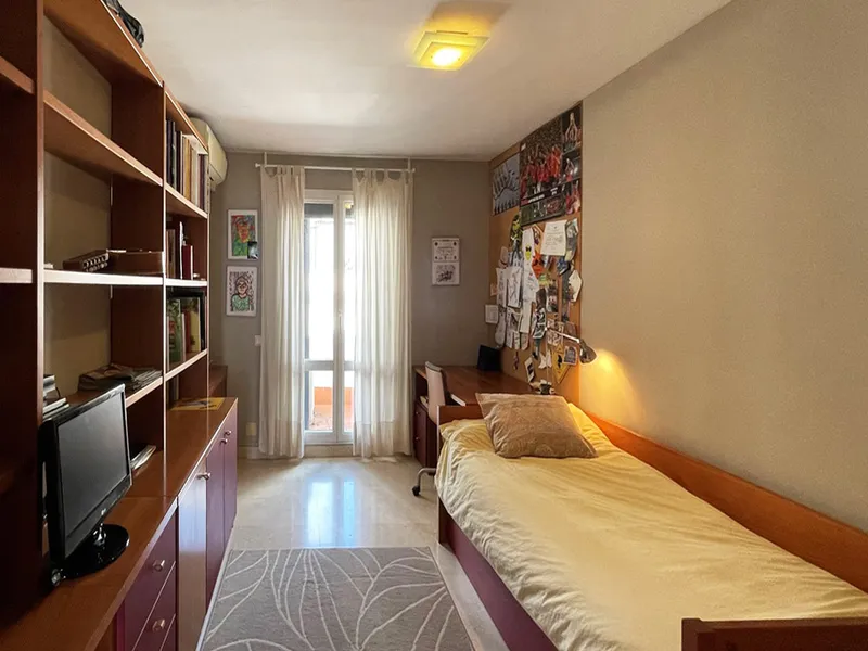 Magnificent villa of 283 m² with pool, sea view and garage in El Terreno, Palma — photo 9