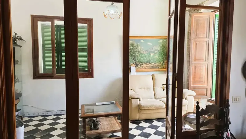 Discover this beautiful Mallorcan home of about 200 m² built, located in a quiet area on the outskirts of Sóller, surrounded by nature — photo 5