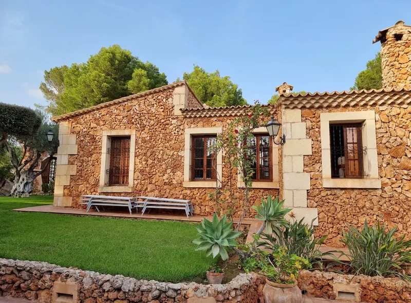 Costa de los Pinos: Representative natural stone villa with exclusive features in a quiet, near-the-sea location — photo 5