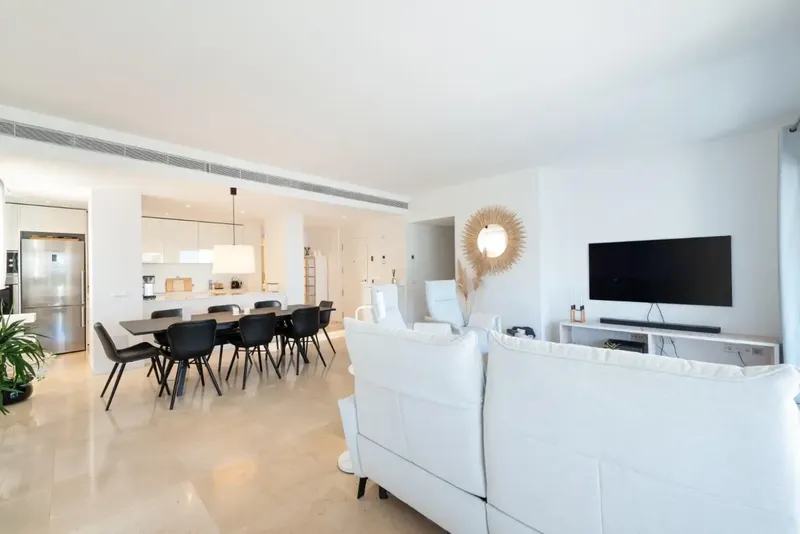 Nicolas Real Estate, su especialista en fincas y villas en Mallorca y Pisos exepcionales ! En el precioso Puerto de Alcudia le ofrecemos est — photo 9