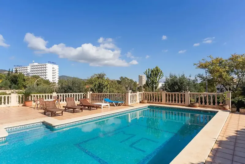 Beautiful chalet with pool and open views in a quiet residential area of the charming village of Palmanova — photo 12