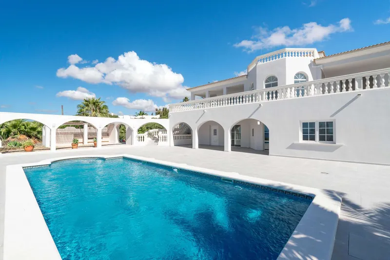 Dreamlike villa on the first sea line with panoramic views — photo 7