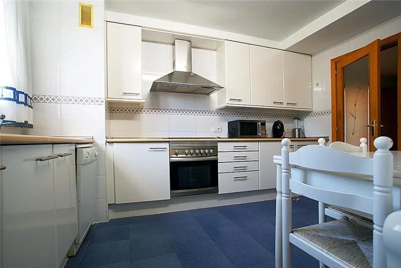 Flat of approx. 124m² with a terrace in a residential complex with a communal swimming pool — photo 12