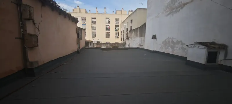 Calle Regal, ground floor with high ceilings to renovate for sale. The property has 72 built square meters, distributed in a large entrance, hall — photo 2