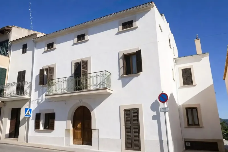 Spacious Townhouse with Pool and Great Potential in Campanet — photo 3