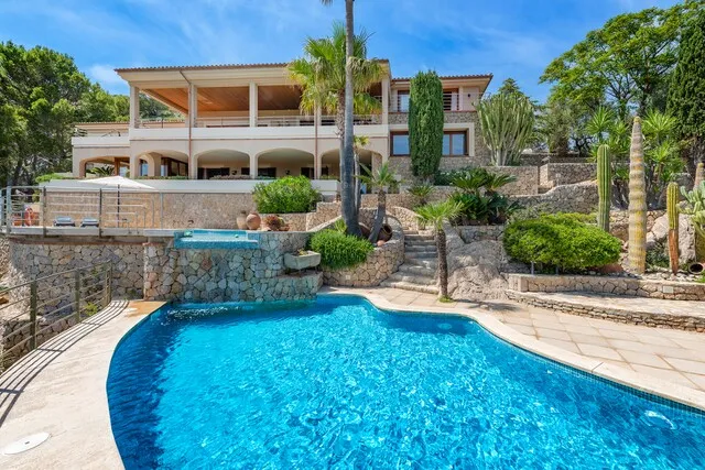 Superb offer: Luxury sea view villa with rental license for sale in Puerto Pollensa, Mallorca — photo 3