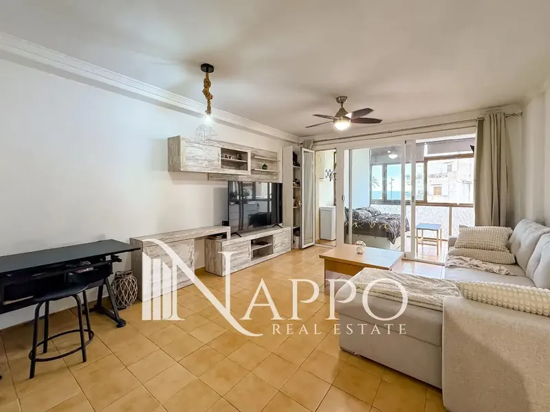 Nappo Real Estate tiene el placer de presentar este atractivo apartamento situado en primera línea de mar en Magaluf, dentro de un cuidado c — photo 3
