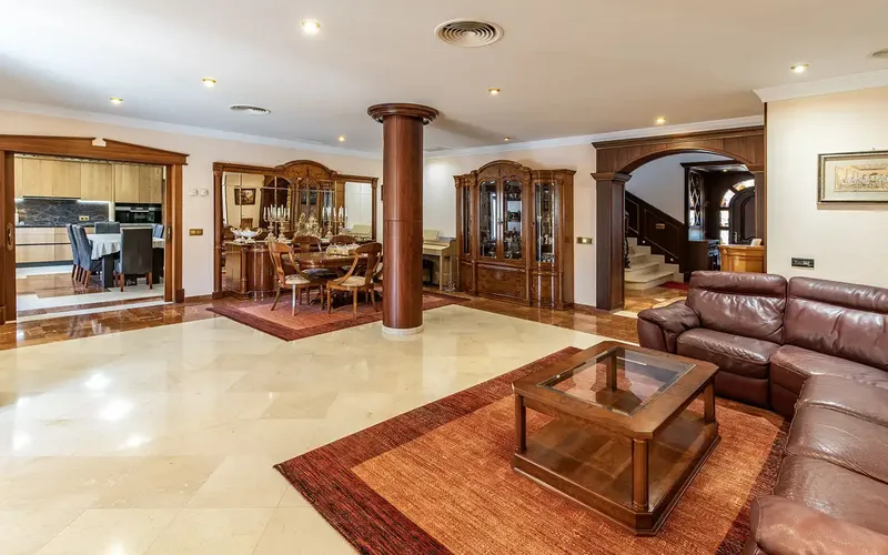 This beautiful villa in El Toro is located in a quiet residential area, a short distance from the luxurious marina of Port Adriano and — photo 8