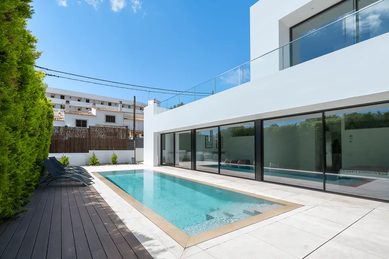 Long-term rental of contemporary villa in Palma with garden and pool — photo 2