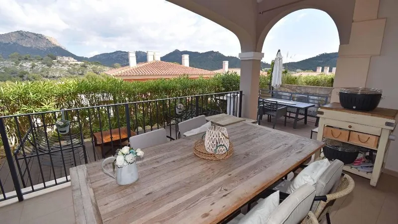 Beautiful townhouse with mountain views in Camp de Mar — photo 1
