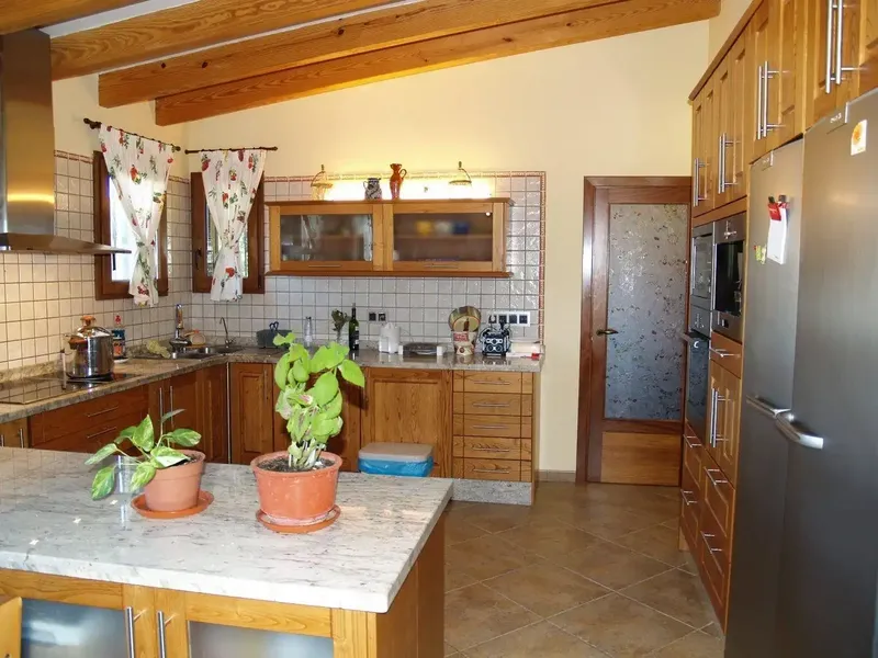 On a plot of 19,600 square meters in the Son Ferriol area, very well connected to Palma, airport, beaches, etc.... we find — photo 7