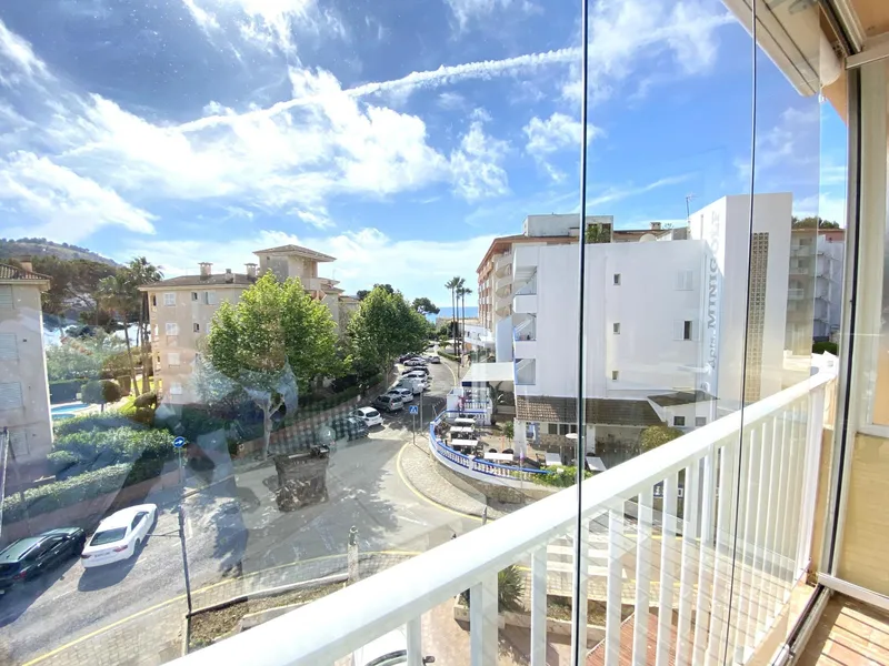 Unique opportunity! Renovated apartment with partial sea views in Canyamel, only 200 meters away — photo 1