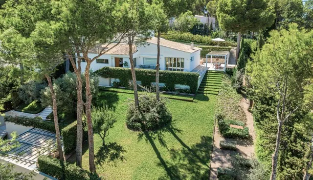 Stylish villa for sale close to the beach in Cala Vinyes, Southwest Mallorca — photo 4
