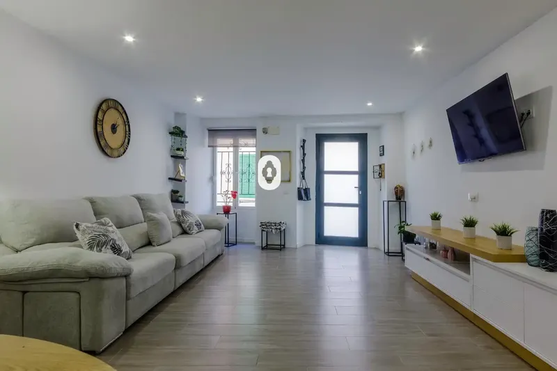INMOCLAUS presents this three-storey house for sale, located in one of the most central areas of Inca, this bright terraced house is — photo 4