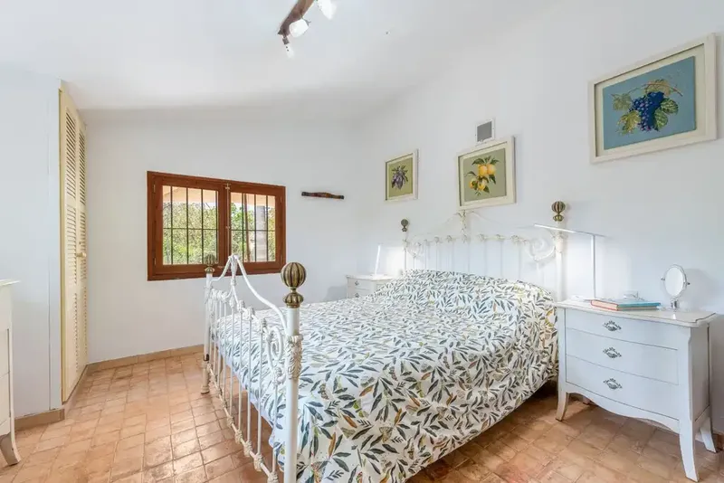 Located in a quiet rural area just minutes from the center of Pollensa, this charming rustic finca offers the perfect balance — photo 9