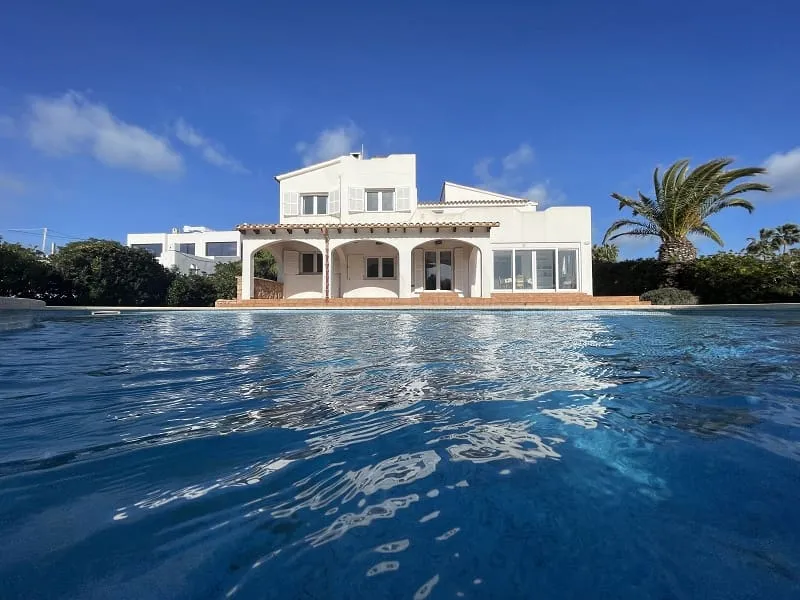 Chalet with unobstructed sea views — photo 1
