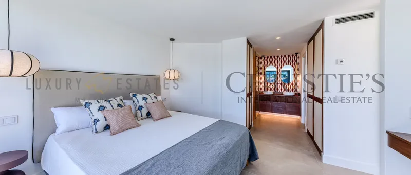 Modern ocean-view apartment in Puerto de Andratx on the waterfront — photo 8