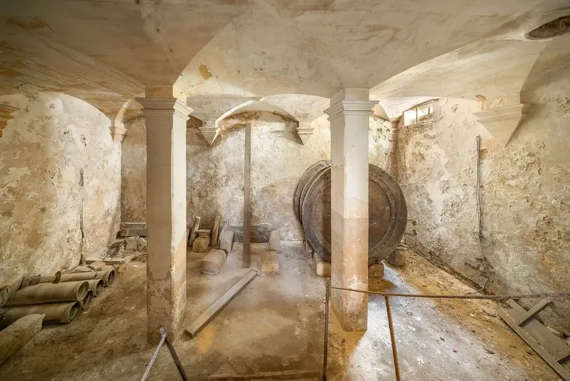 Charming manor house of 716 m2 in Sa Pobla on a plot of 323 m2, divided into 4 floors: The basement contains the wine cellar — photo 3
