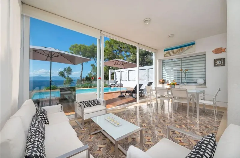 Frontline villa with vacation rental license in the south of Mallorca — photo 3