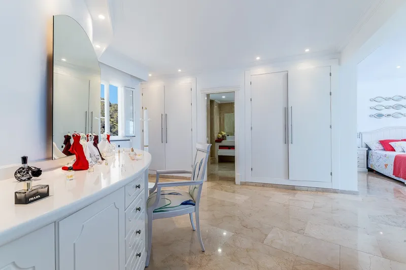 Impressive Mediterranean villa for sale in Camp de Mar with fantastic sea views — photo 12