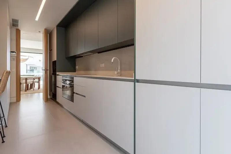 This exclusive new-build apartment offers modern luxury in the heart of the latest development in Port de Pollença. Located in e — photo 12