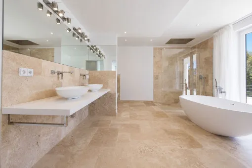 Santa Ponsa, modern villa for rent in Santa Ponsa with sea views and a large outdoor area — photo 7