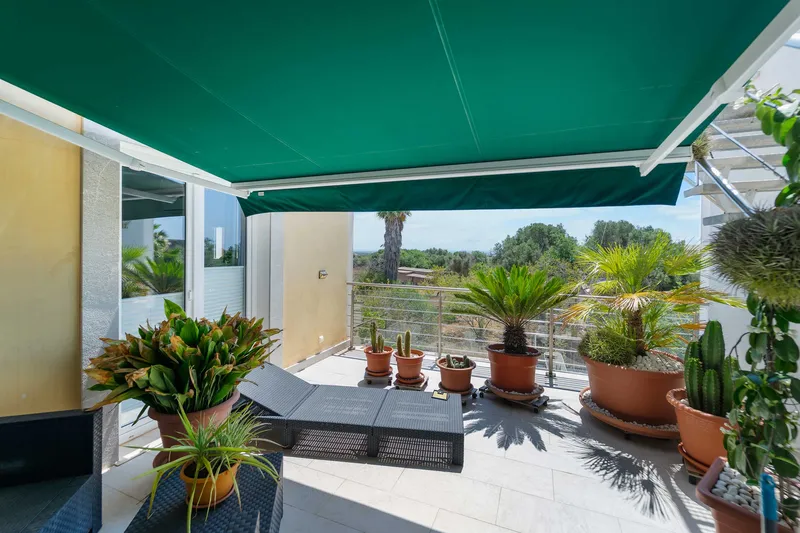 Villa with sea views, pool and building plot in s'Alqueria Blanca — photo 10