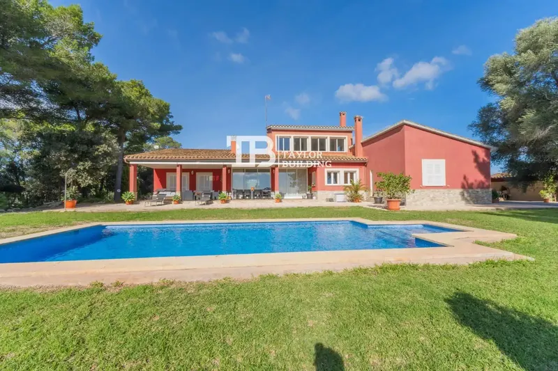 Taylor Building presents: impressive rustic finca with pool — photo 1