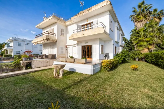 Semi-detached villa with community pool for sale in Puerto Pollensa, Mallorca — photo 2