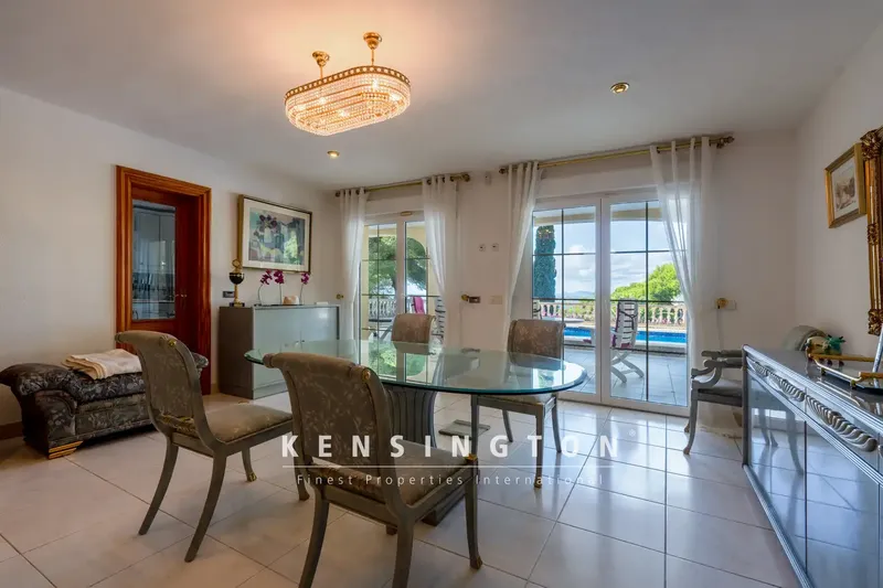 Spacious villa with pool in an exclusive location in the popular village of Costa de los Pinos with wonderful views — photo 7