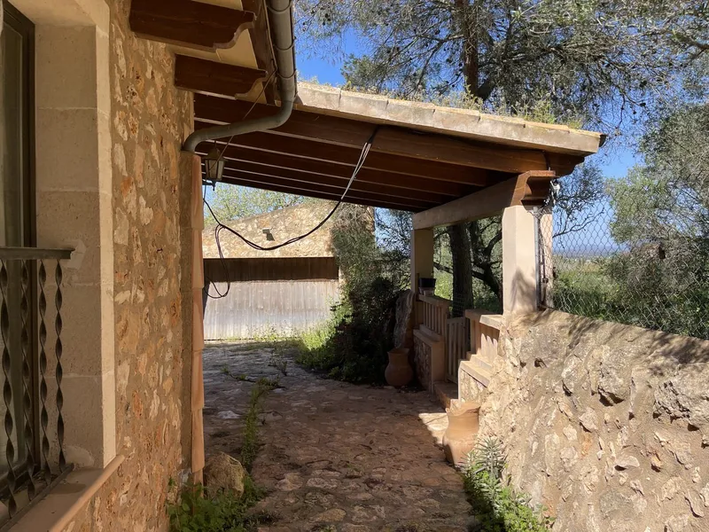 Charming Country House with Panoramic Views and Renovation Potential — photo 2