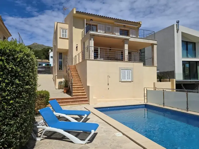 Magnificent villa for sale in Cala Sant Vicenç, located in a privileged area very close to the sea, ideal both as a main residence and — photo 1