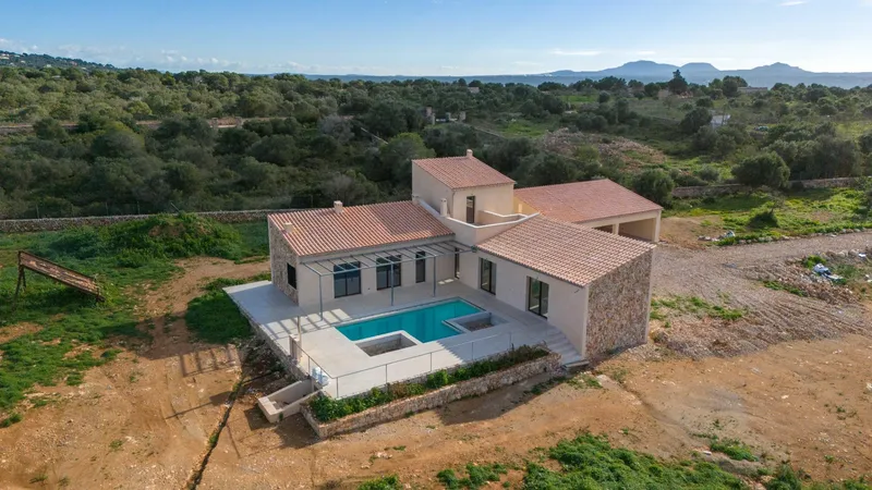 Farmhouse with panoramic views — photo 4