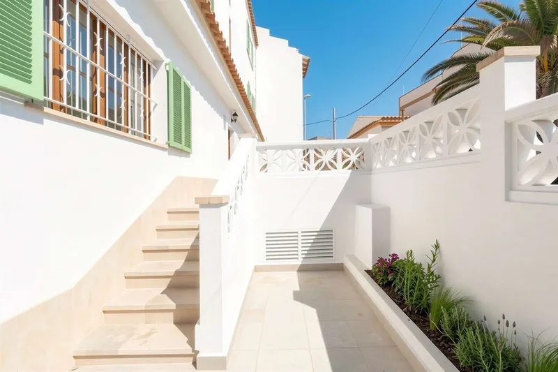 Seaside Living with a View—Exclusive Property in a Top Location — photo 3