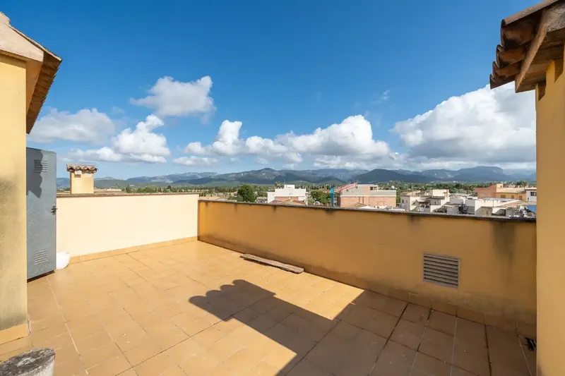 Living in Santa Maria del Camí is synonymous with quality of life, tranquility and Mallorcan authenticity. And this home has everything you are looking for — photo 3