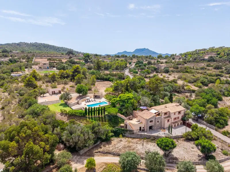 Charming rustic finca with tourist license (ETV) for up to 9 people, located in an idyllic and quiet setting in Son Macià. Surrounded — photo 3