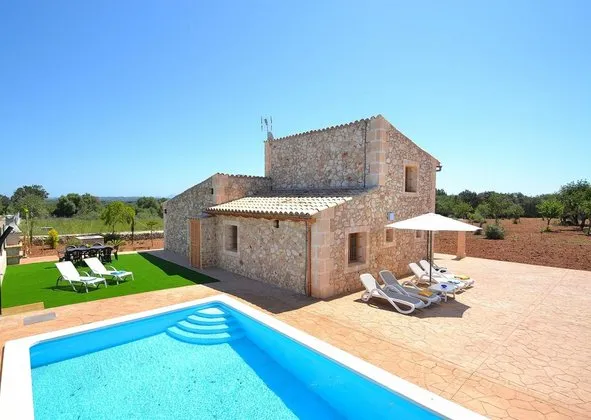 Estate in Plaza de l'Església, Llubi — photo 1