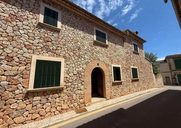 Village house in Calle Sol, Santa Maria del Camí — photo 1