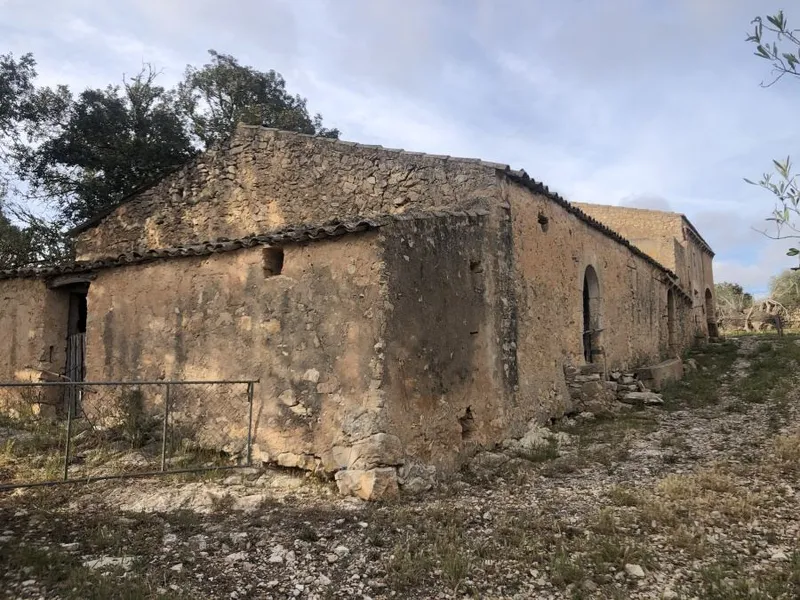 Country house of about 350m2 to renovate built on a large plot of about 20 hectares in [...] — photo 7