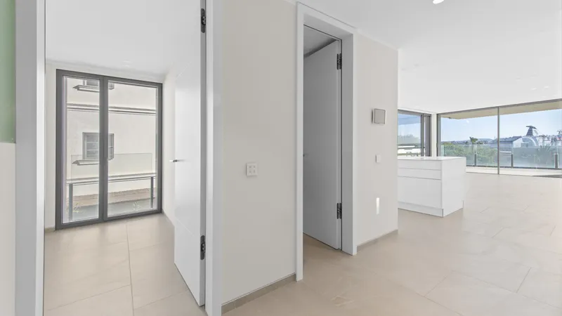 Fantastic new build apartment in Palma with sea and harbor views — photo 12