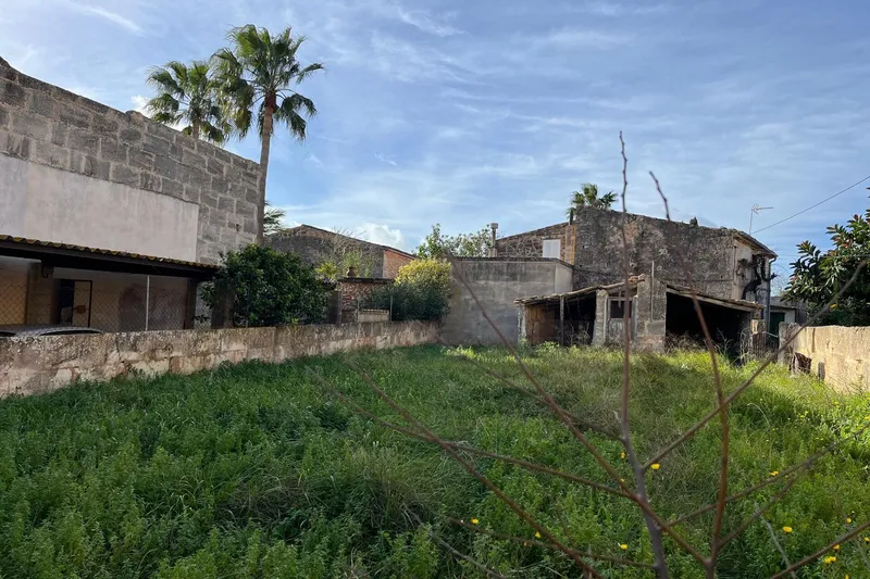 Urban building plot at the entrance to Ses Salines — photo 1